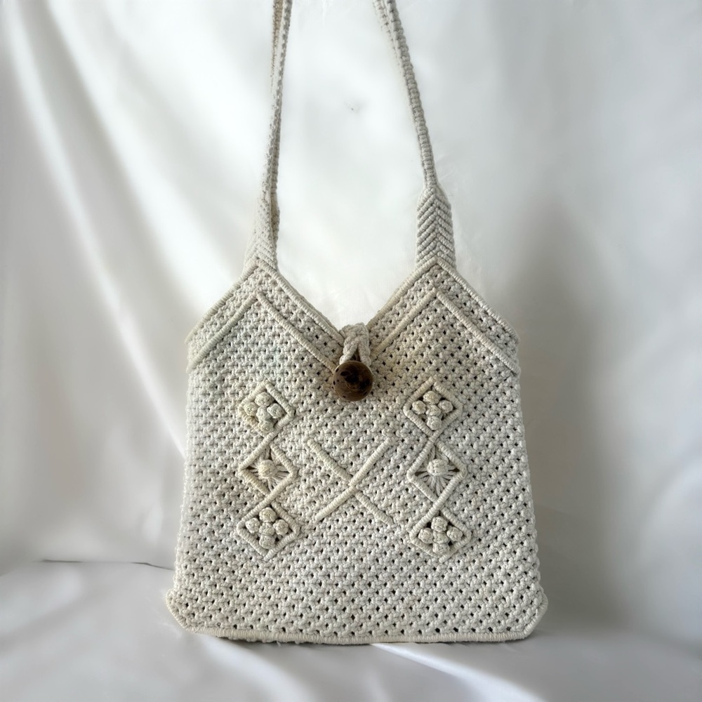 Vintage 70s white macrame purse shoulder boho indie cottage